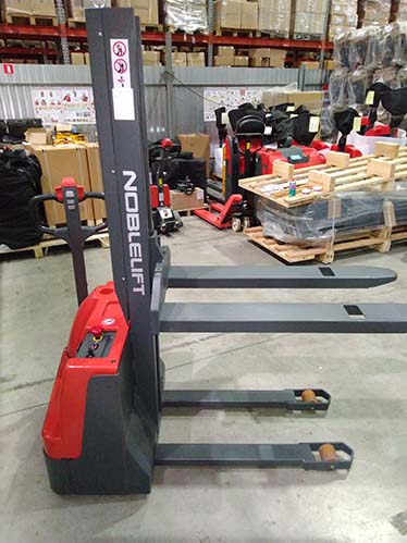 Самоходный штабелер Noblelift PSE10M