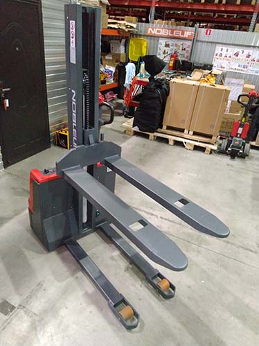 Самоходный штабелер Noblelift PSE10M