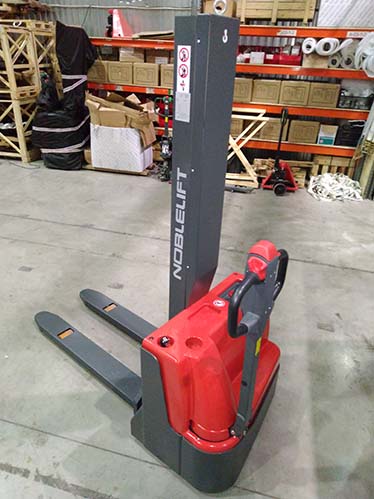 Самоходный штабелер Noblelift PSE10M